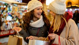 women holiday shopping