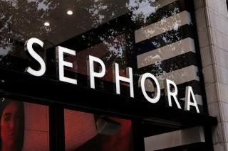 a sephora sign on a sephora store