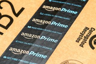 a close up of tape on an Amazon Prime box