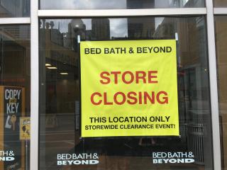 A sign announcing a store closure at a Bed Bath & Beyond.
