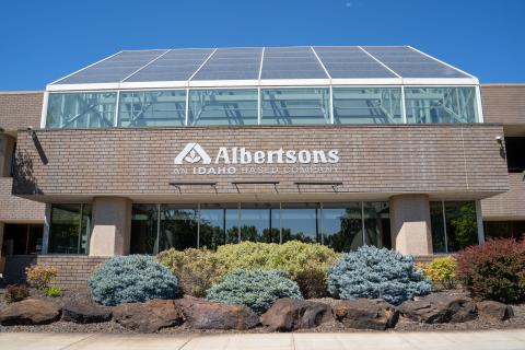 Albertsons Keeps Up Online Sales Surge in Q2