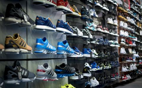 Sneaker wall