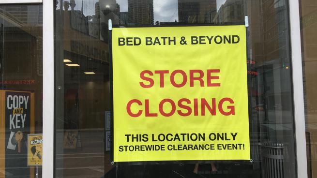 A sign announcing a store closure at a Bed Bath & Beyond.