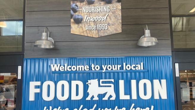 A banner that says "Welcome to your local Food Lion. We're glad you're here!"
