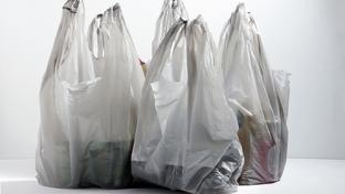 California suspends its plastic bag ban 